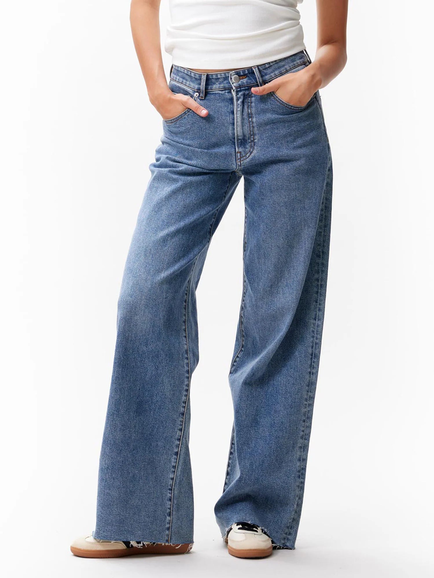 LOOSE FIT JEANS