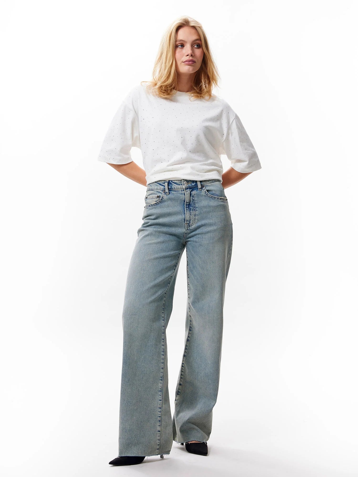LOOSE FIT JEANS