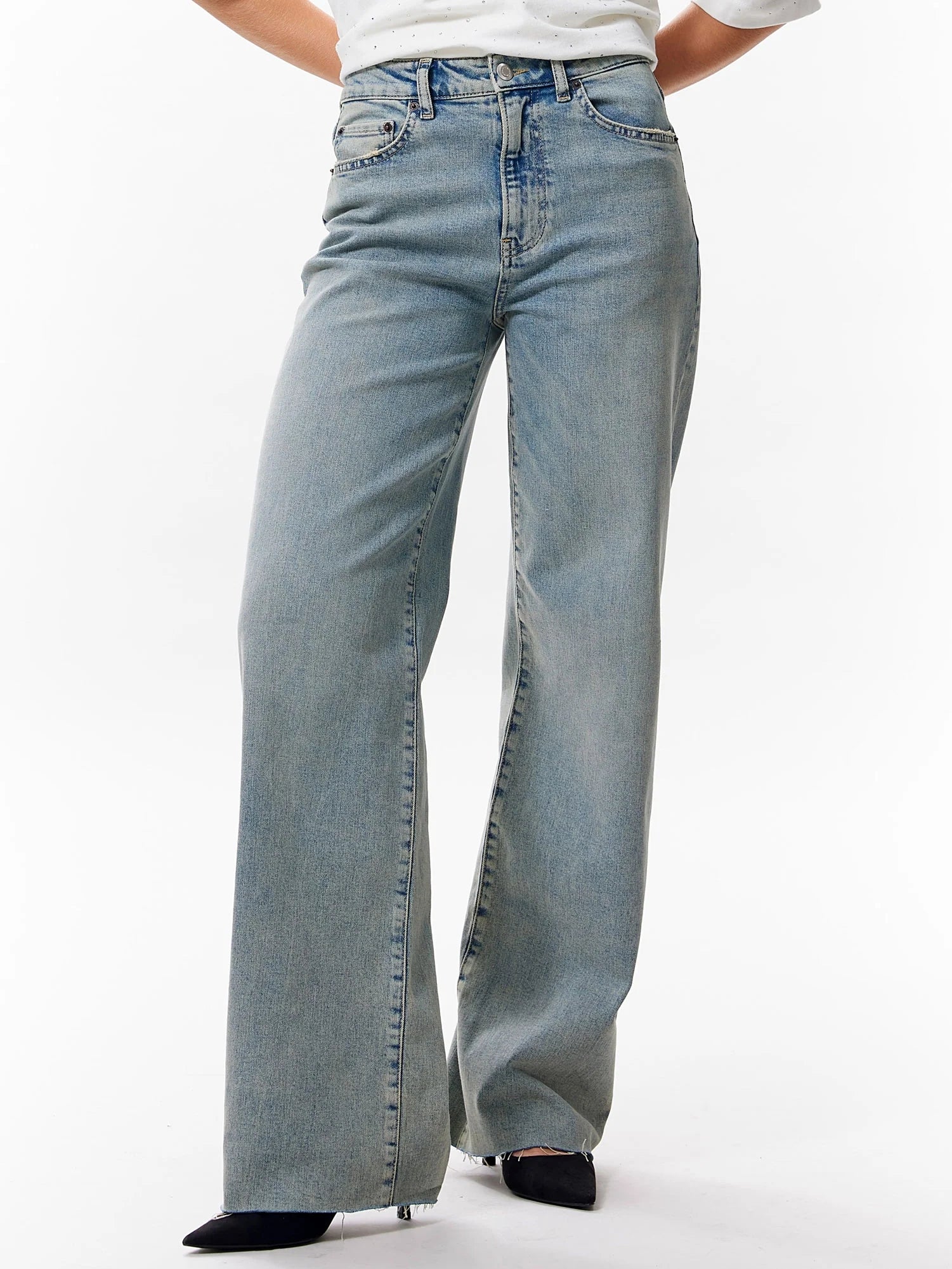 LOOSE FIT JEANS