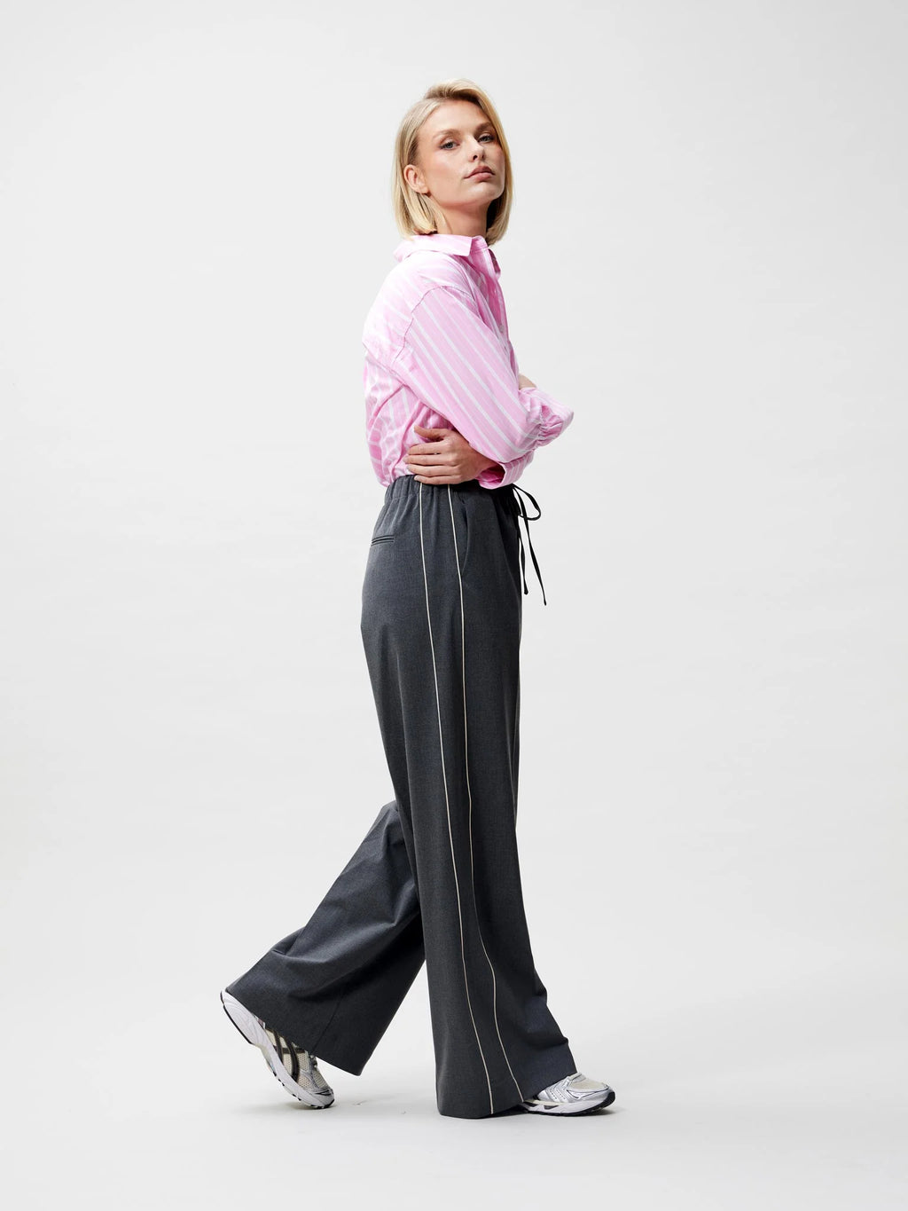 JOGGER TROUSERS WITH PIPING
