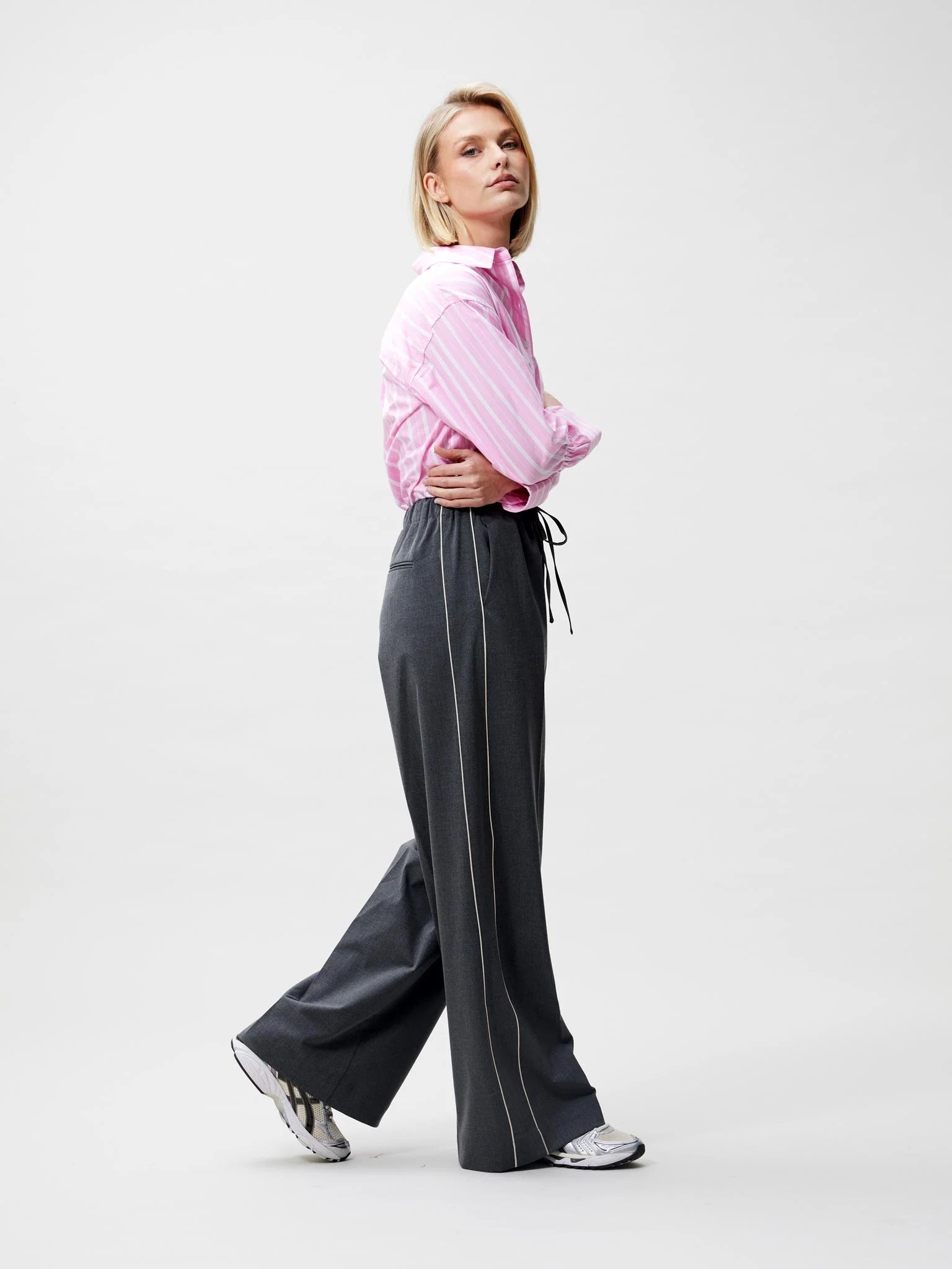JOGGER TROUSERS WITH PIPING