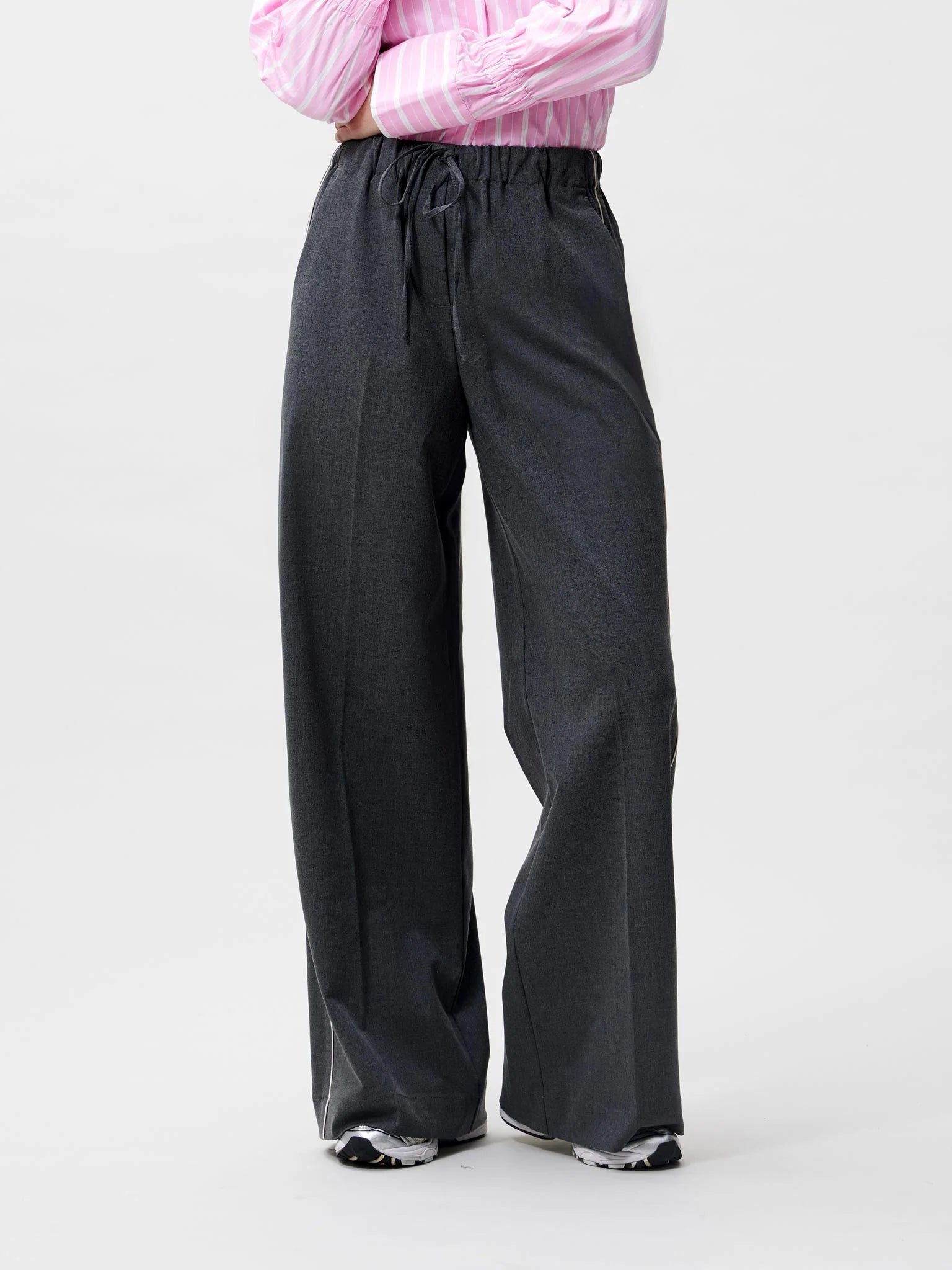 JOGGER TROUSERS WITH PIPING
