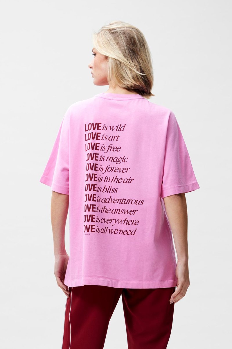 OVERSIZED GRAPHIC TSHIRT