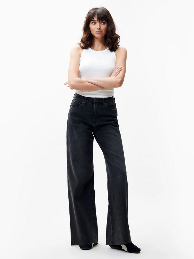 LOOSE FIT JEANS