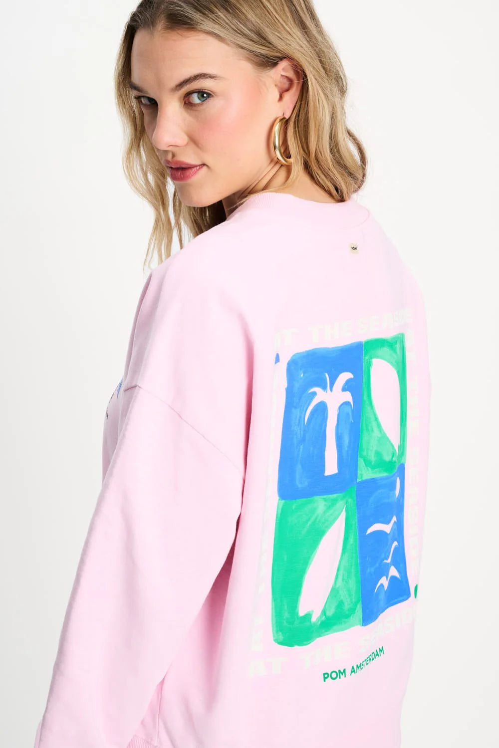 OVERSIZED AT THE SEASIDE